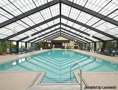 Ramada By Wyndham Waukegan/great Lakes Hotel