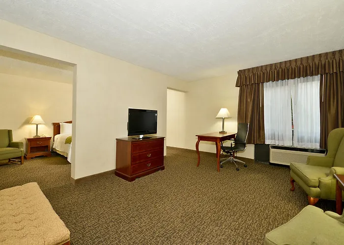 Ramada By Wyndham Waukegan/great Lakes 3*