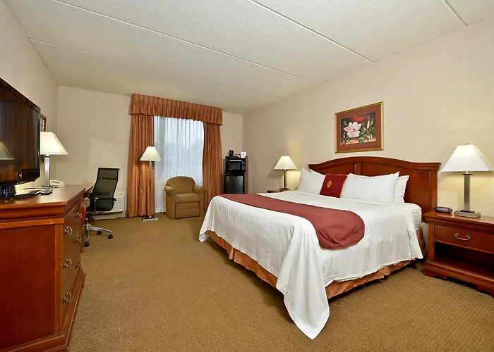 Ramada By Wyndham Waukegan/great Lakes