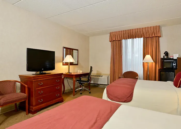 Hotel Ramada By Wyndham Waukegan/great Lakes Waukegan