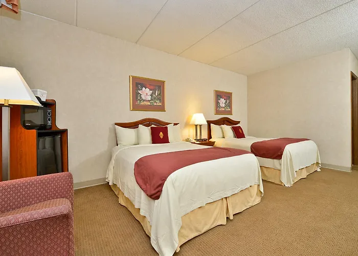 Ramada By Wyndham Waukegan/great Lakes 3* Waukegan