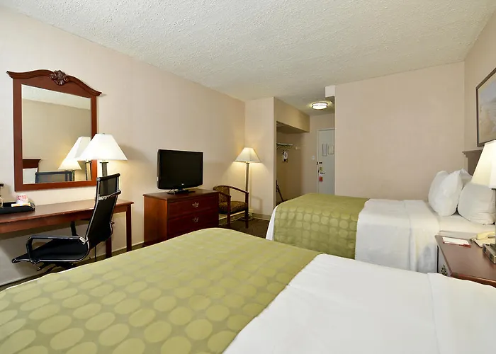 Ramada By Wyndham Waukegan/great Lakes Hotel Waukegan