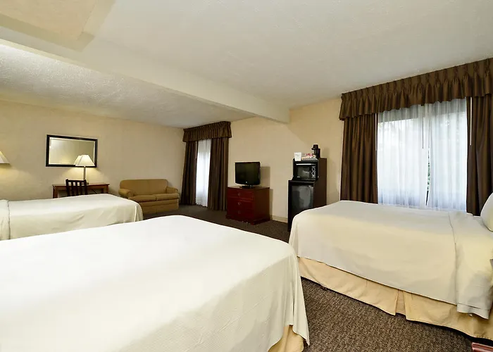 Ramada By Wyndham Waukegan/great Lakes 3* Waukegan