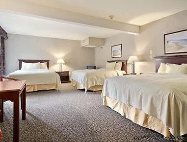 Ramada By Wyndham Waukegan/great Lakes 3*