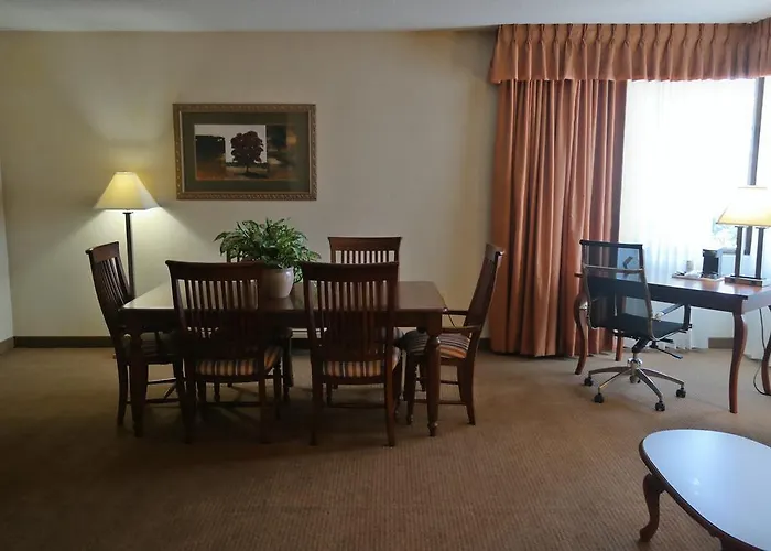Ramada By Wyndham Waukegan/great Lakes Waukegan