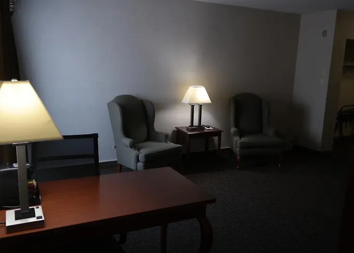 Hotel Ramada By Wyndham Waukegan/great Lakes Waukegan