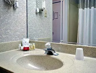Ramada By Wyndham Waukegan/great Lakes 3*