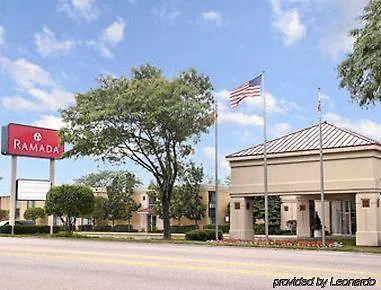 Hotel Ramada By Wyndham Waukegan/great Lakes 3*
