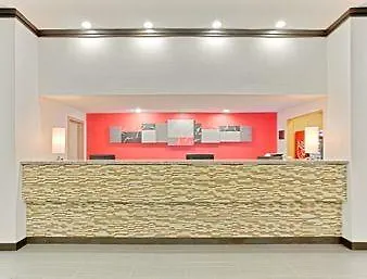 Ramada By Wyndham Waukegan/great Lakes Hotel Waukegan