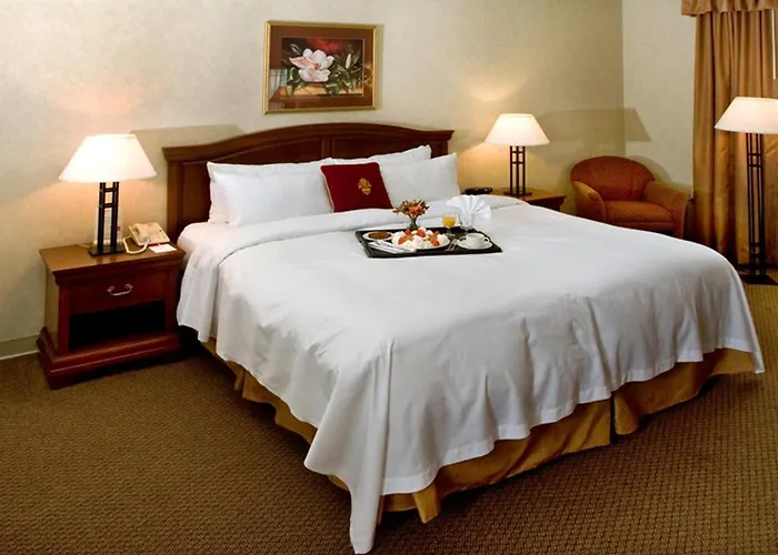 Hotel Ramada By Wyndham Waukegan/great Lakes 3*