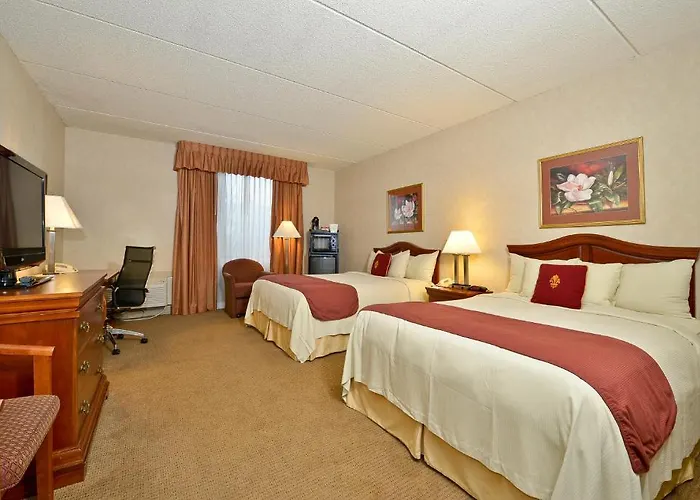 Hotel Ramada By Wyndham Waukegan/great Lakes