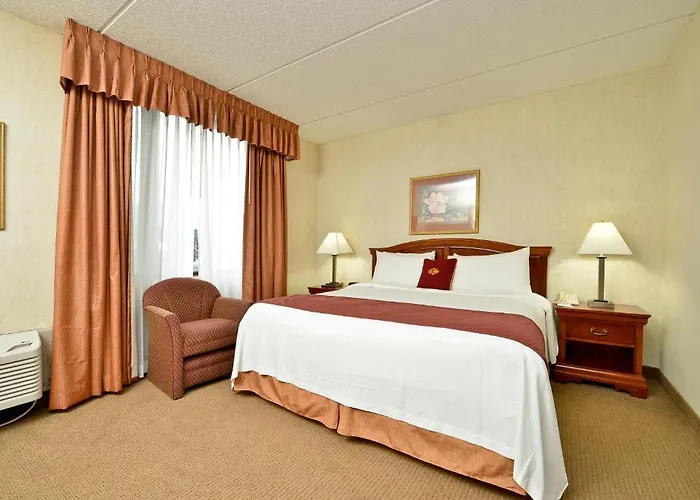 Hotel Ramada By Wyndham Waukegan/great Lakes
