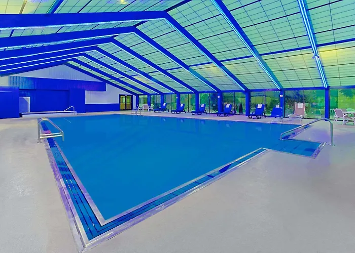 Ramada By Wyndham Waukegan/great Lakes Hotel