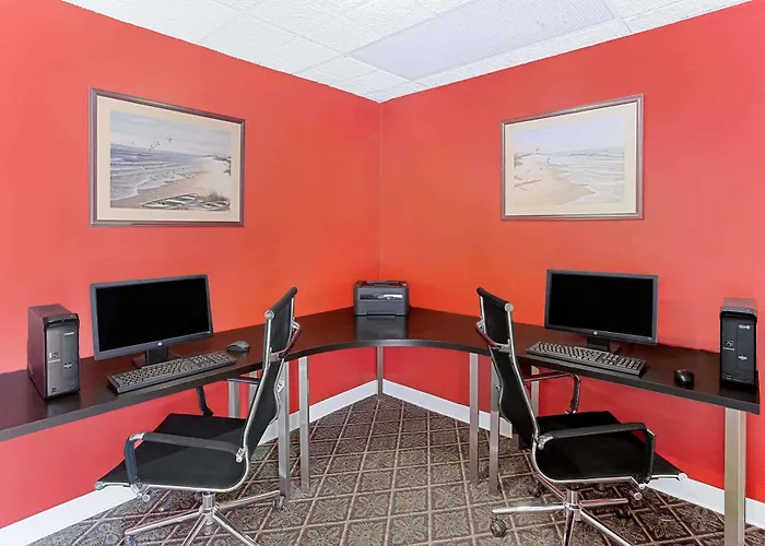 Ramada By Wyndham Waukegan/great Lakes 3*
