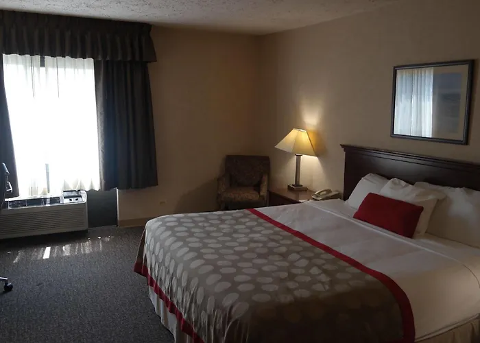 Ramada By Wyndham Waukegan/great Lakes Waukegan