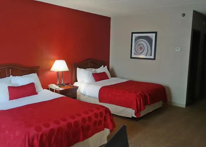 Hotel Ramada By Wyndham Waukegan/great Lakes Waukegan