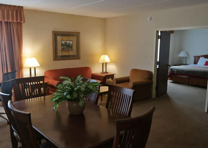 Ramada By Wyndham Waukegan/great Lakes 3* Waukegan
