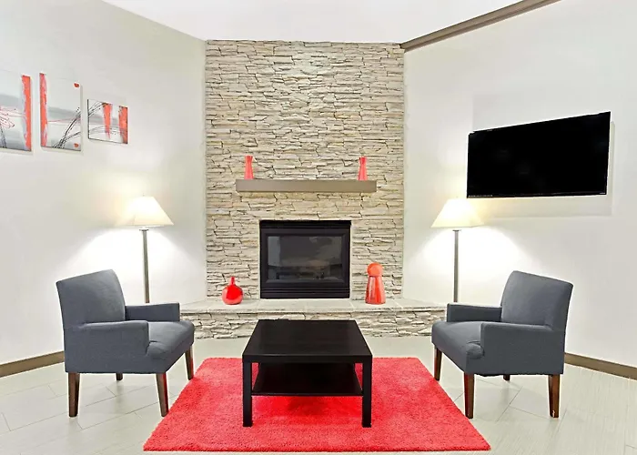 Hotel Ramada By Wyndham Waukegan/great Lakes 3*
