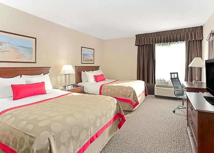 Ramada By Wyndham Waukegan/great Lakes 3*