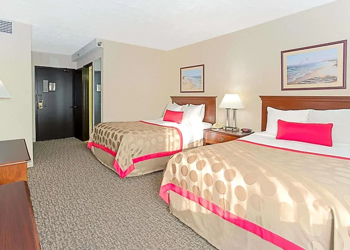 Ramada By Wyndham Waukegan/great Lakes 3*