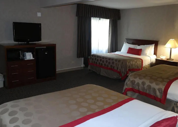 Ramada By Wyndham Waukegan/great Lakes Hotel Waukegan