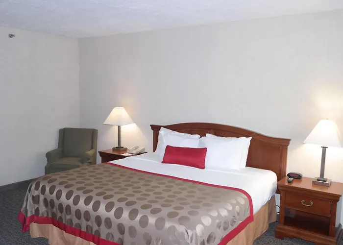 Hotel Ramada By Wyndham Waukegan/great Lakes 3*