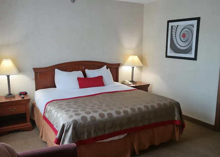 Ramada By Wyndham Waukegan/great Lakes 3*