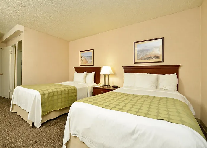 Ramada By Wyndham Waukegan/great Lakes Hotel