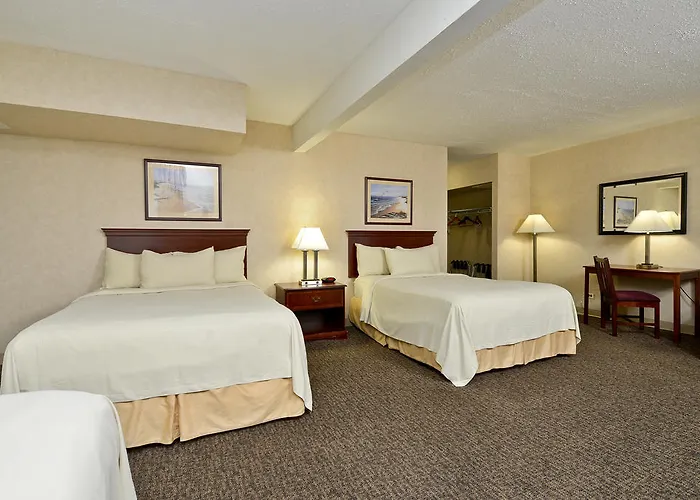 Hotel Ramada By Wyndham Waukegan/great Lakes 3*