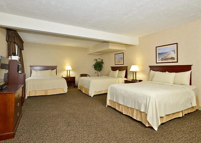 Ramada By Wyndham Waukegan/great Lakes Hotel Waukegan
