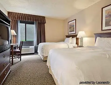 Ramada By Wyndham Waukegan/great Lakes Waukegan
