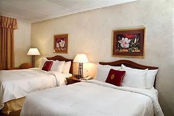 Ramada By Wyndham Waukegan/great Lakes Hotel Waukegan