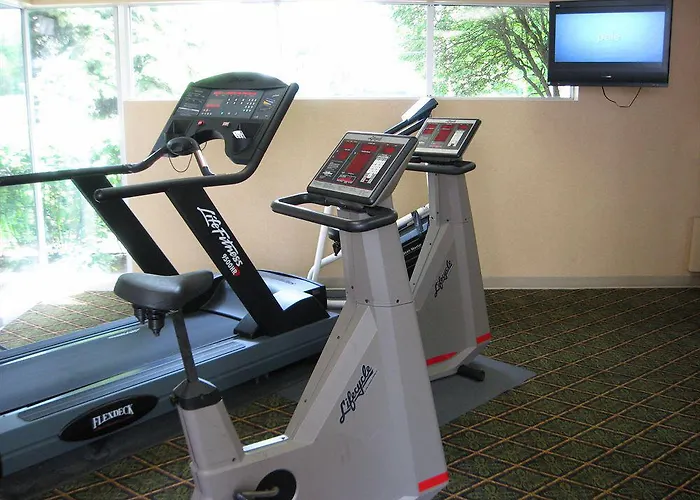 Ramada By Wyndham Waukegan/great Lakes 3* Waukegan