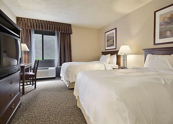 Ramada By Wyndham Waukegan/great Lakes Waukegan